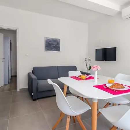 Cozy In With Wifi Apartment Novi Vinodolski